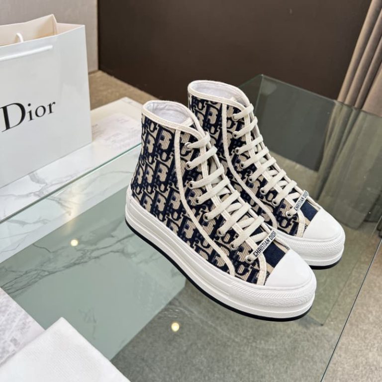 High-top thick-soled black-edged lace-up flat walking sneakers3