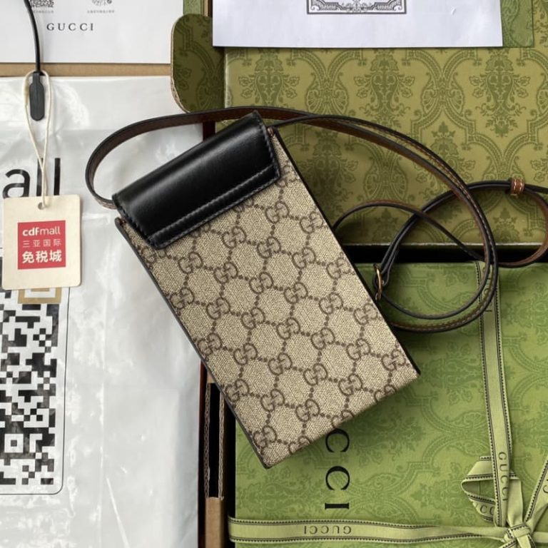 GUCCI best quality Women lock buckle cell phone bag shoulder bag Men fanny pack Front decorated with gold lock buckle accessories-2