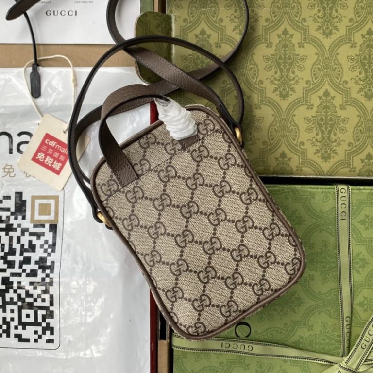 GUCCI best quality women mini handbags men fanny packs Front decorated with gold tone accessories-2