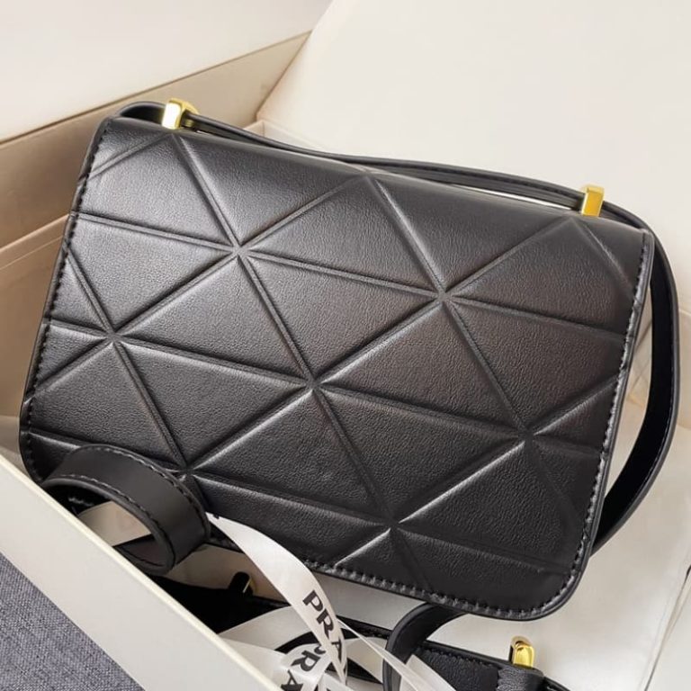 High-quality Prada triangle diamond lattice stewardess bag Women single shoulder crossbody bag Front iconic logo pattern-2